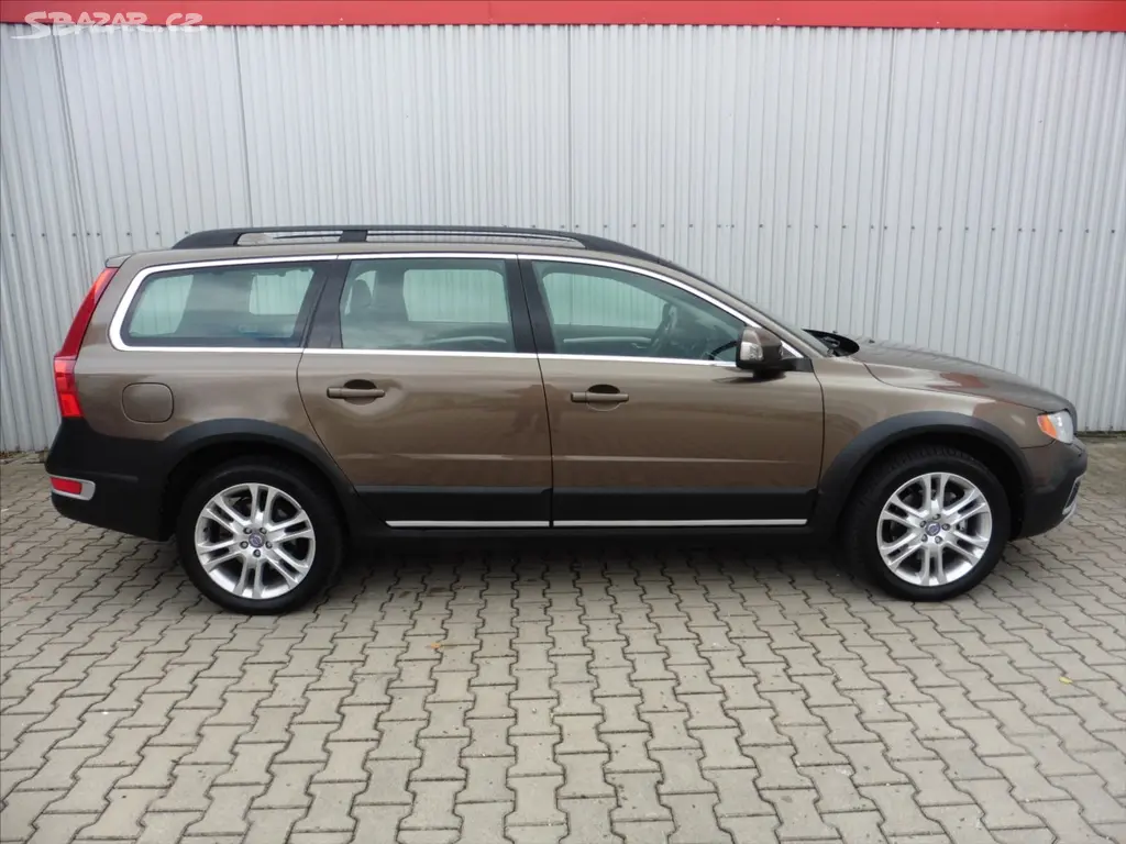 Volvo XC70, 2,4 2,4D Summum AWD, Navi... - fotka 6