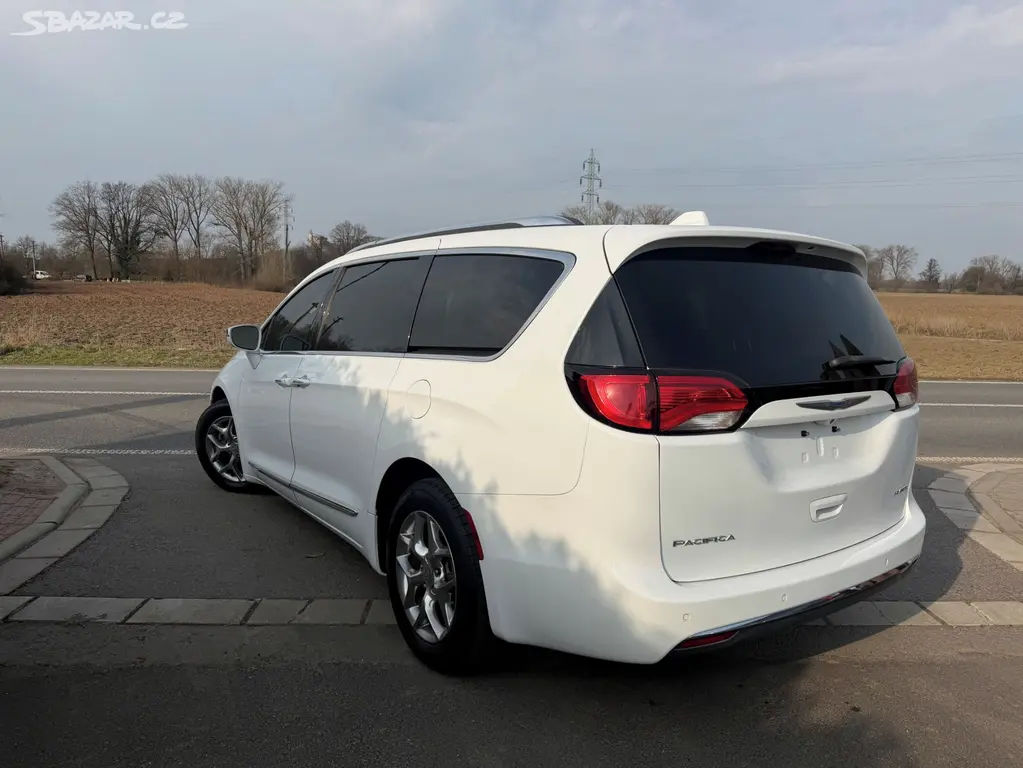 Chrysler Pacifica 3,6 RU Panorama Limited 2018 DPH - fotka 3