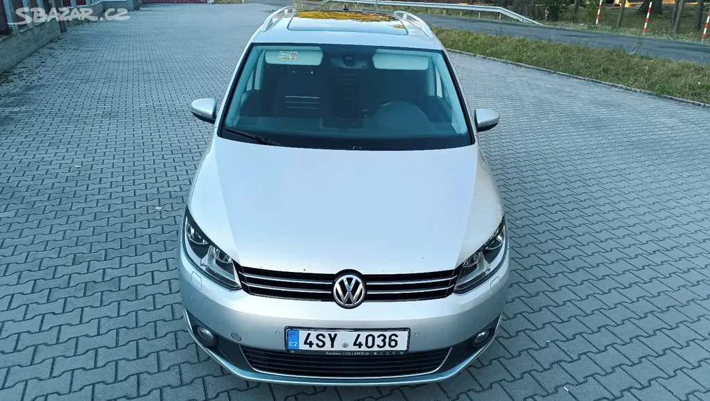 Volkswagen Touran 2.0 TDI DSG 103 kW, SERVIS, PANO - fotka 2