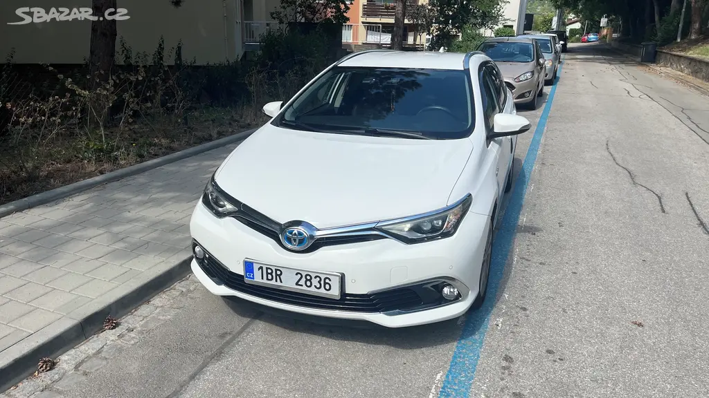 Toyota Auris 1.8-HYBRID-1. MAJ.-AUTOMAT - fotka 3