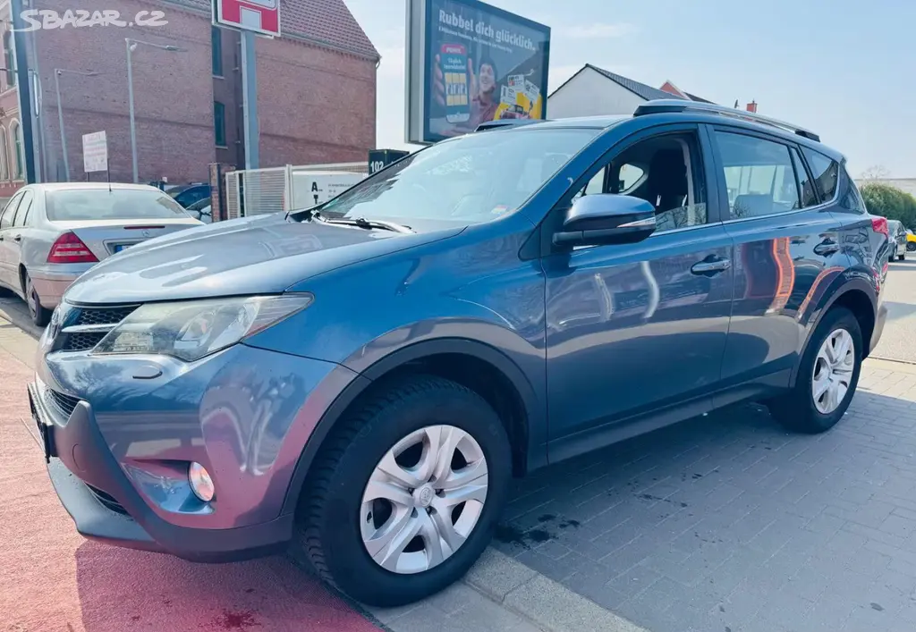 Toyota RAV 4 2,2D Life nafta 4x4 110kw