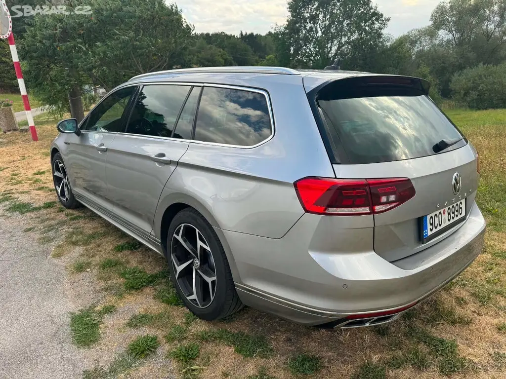 Volkswagen Passat Variant 2,0 TDI R-line - fotka 4