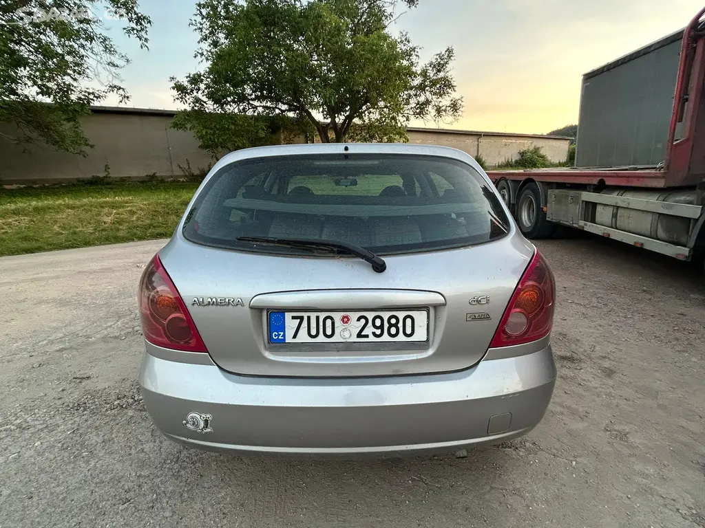 Nova STK, klima,tučná výbava,Nissan Almera 1.5 dCi - fotka 3