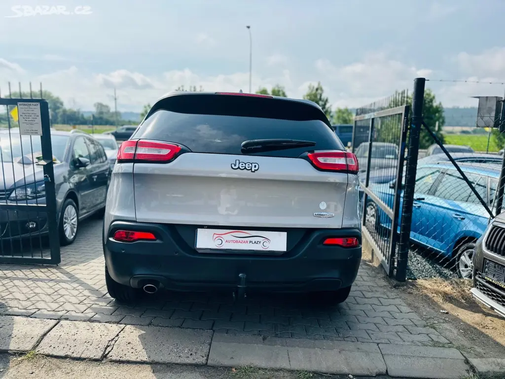 Jeep Cherokee, 2.0D NAVI,VÝHŘEV SED, ČEŠTINA - fotka 5