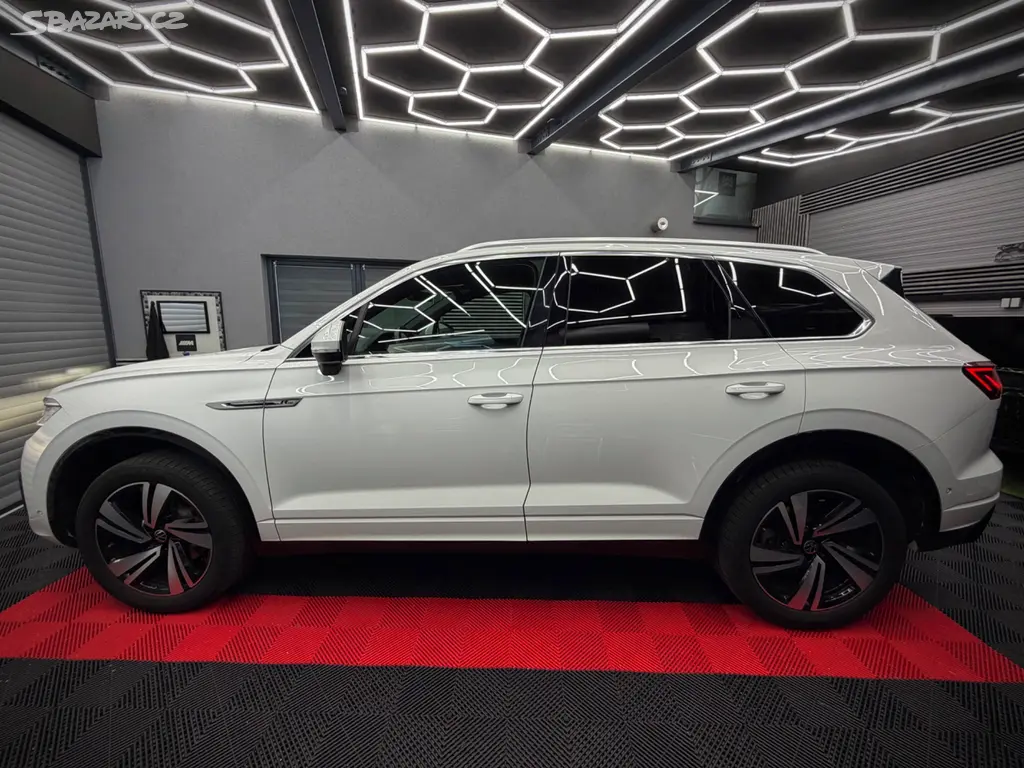 Volkswagen Touareg R-Line 3.0TDI 210kw 4x4, tažné - fotka 3