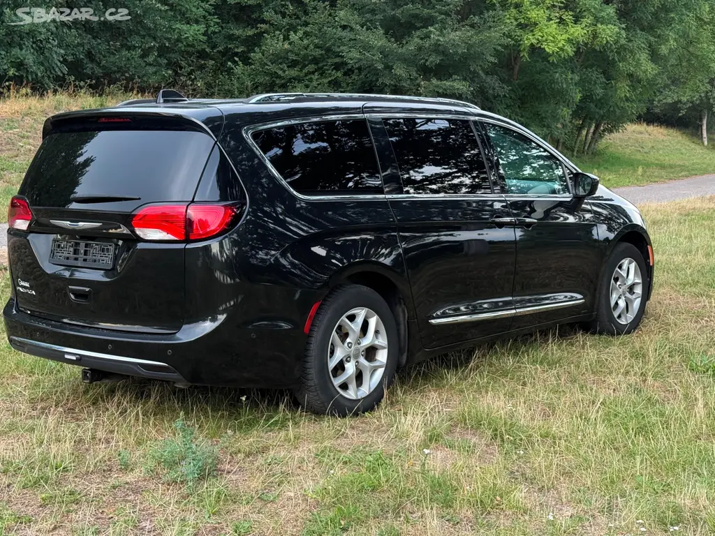 Chrysler Pacifica - fotka 4