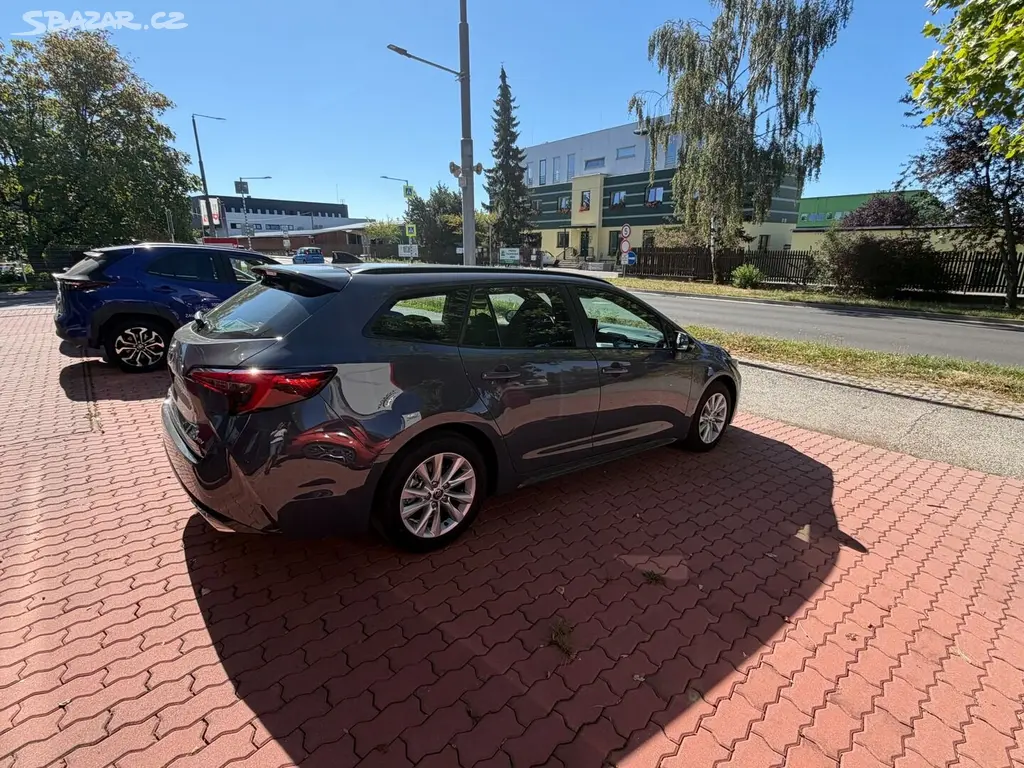 Toyota Corolla, 1.8L hybrid e-CVT (2x4) - fotka 4