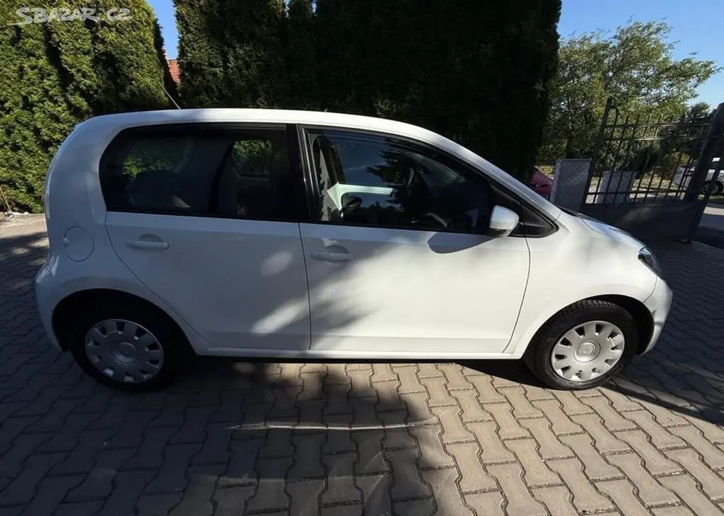 Volkswagen Up 1,0 i pravidelný servis,1 Maji - fotka 2