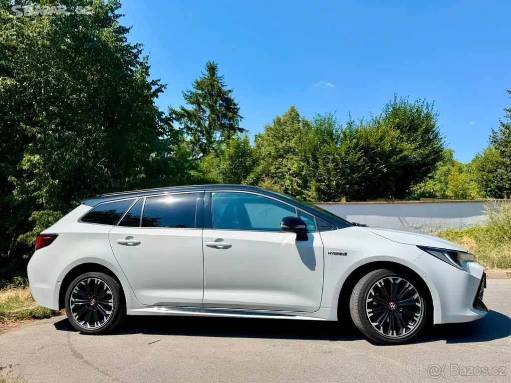 Toyota Corolla 1,8 TS Hybrid GR Sport - fotka 4