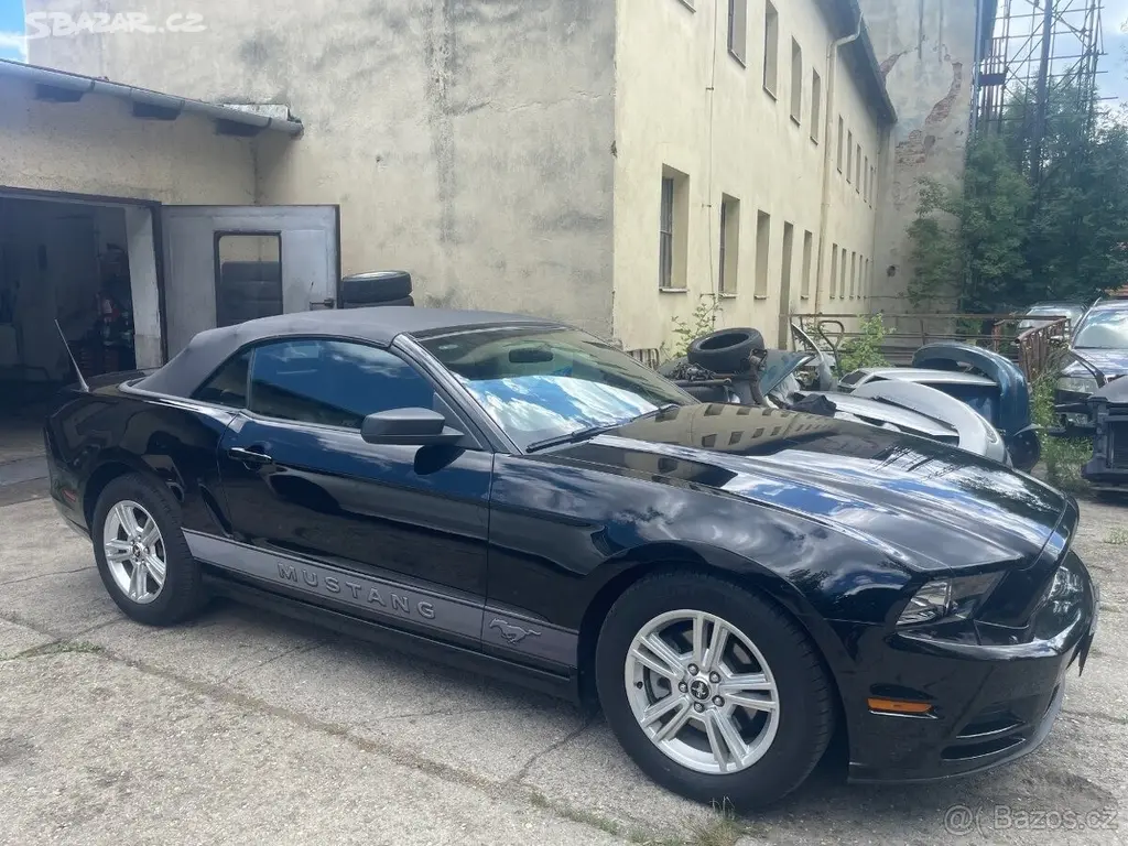 Ford Mustang 3,7 - fotka 4