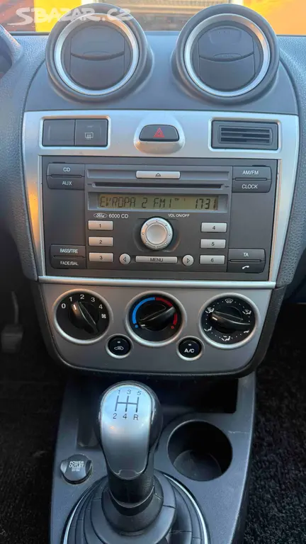 Ford Fiesta 1.2 benzín, 55 kW, [telefon skryt] km - fotka 4
