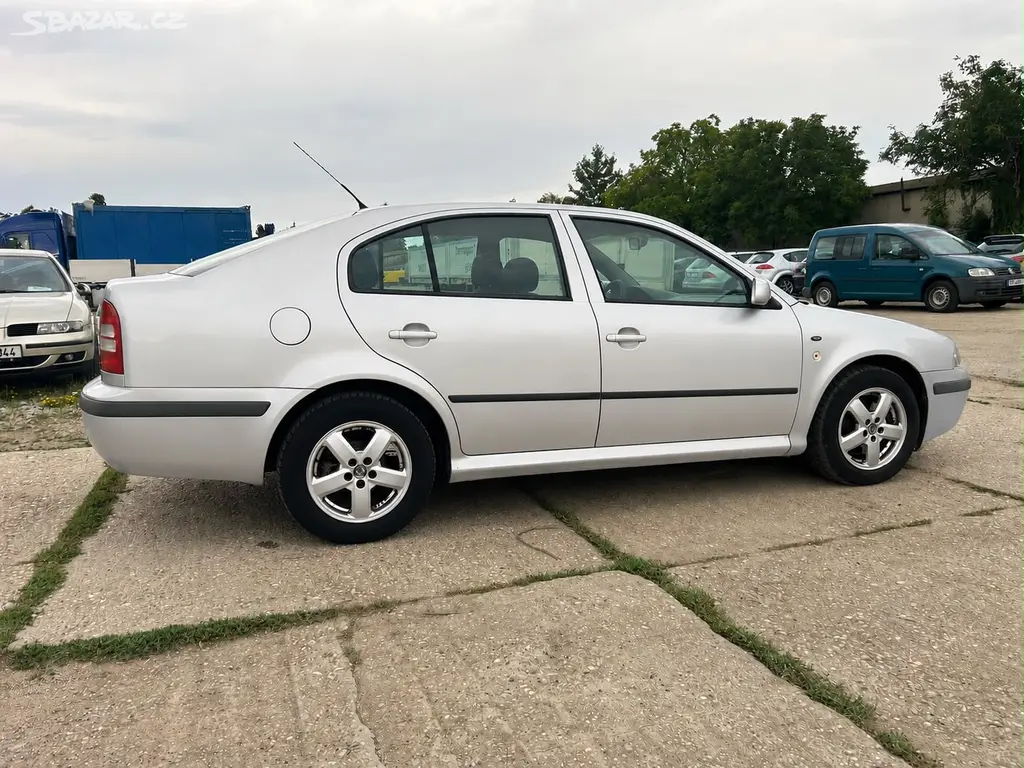 Klima, Výbava Elegance, Škoda Octavia 2.0 MPI 85kw - fotka 2