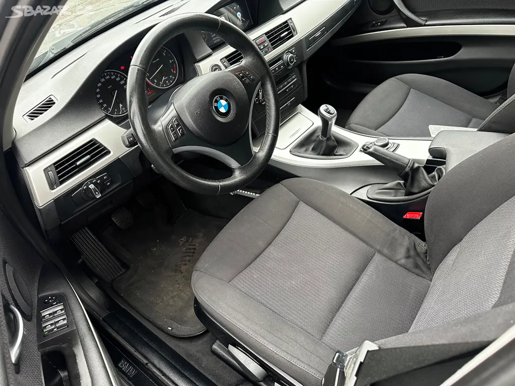 BMW 318 i touring 105kw, r.2011, serviska, top - fotka 6