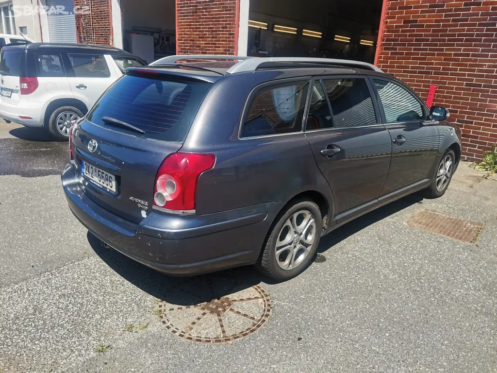 Toyota Avensis, 2,2 D4 combi, nafta, manuál - fotka 4