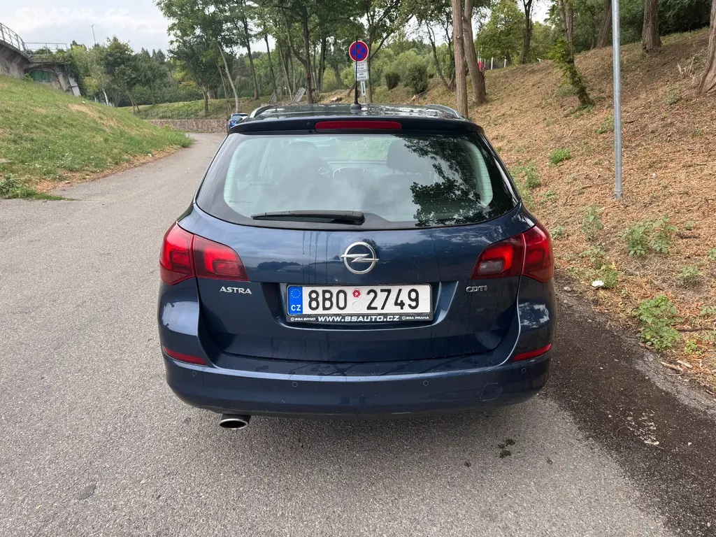 Opel Astra 2,0CDTi 121KW, MANUÁL, AUTOKLIMA, ČR - fotka 4