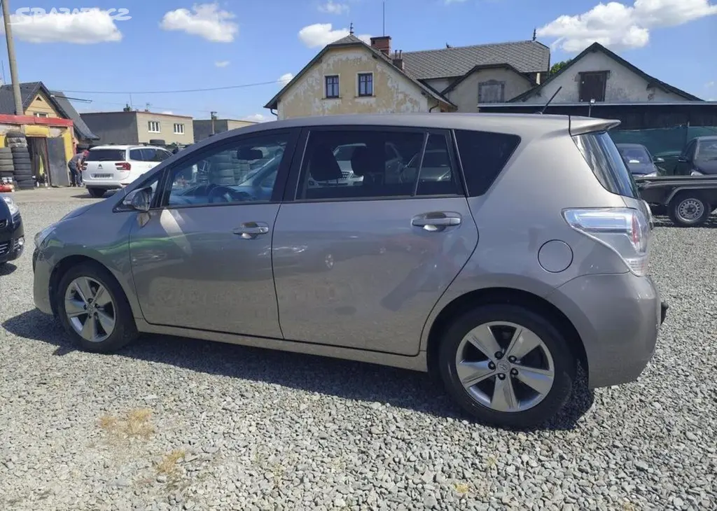 Toyota Verso 1.6 D-4D Panorama, Klima, Navi nafta - fotka 3