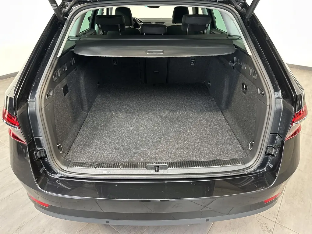 SKODA Superb Combi1.4 TSI DSG iV - fotka 6