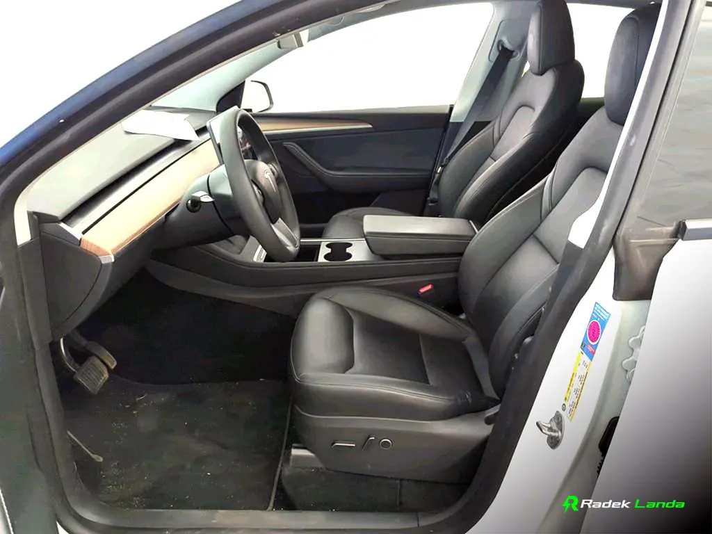 Tesla Model Y, Long Range AWD Berlín | tažné - fotka 5