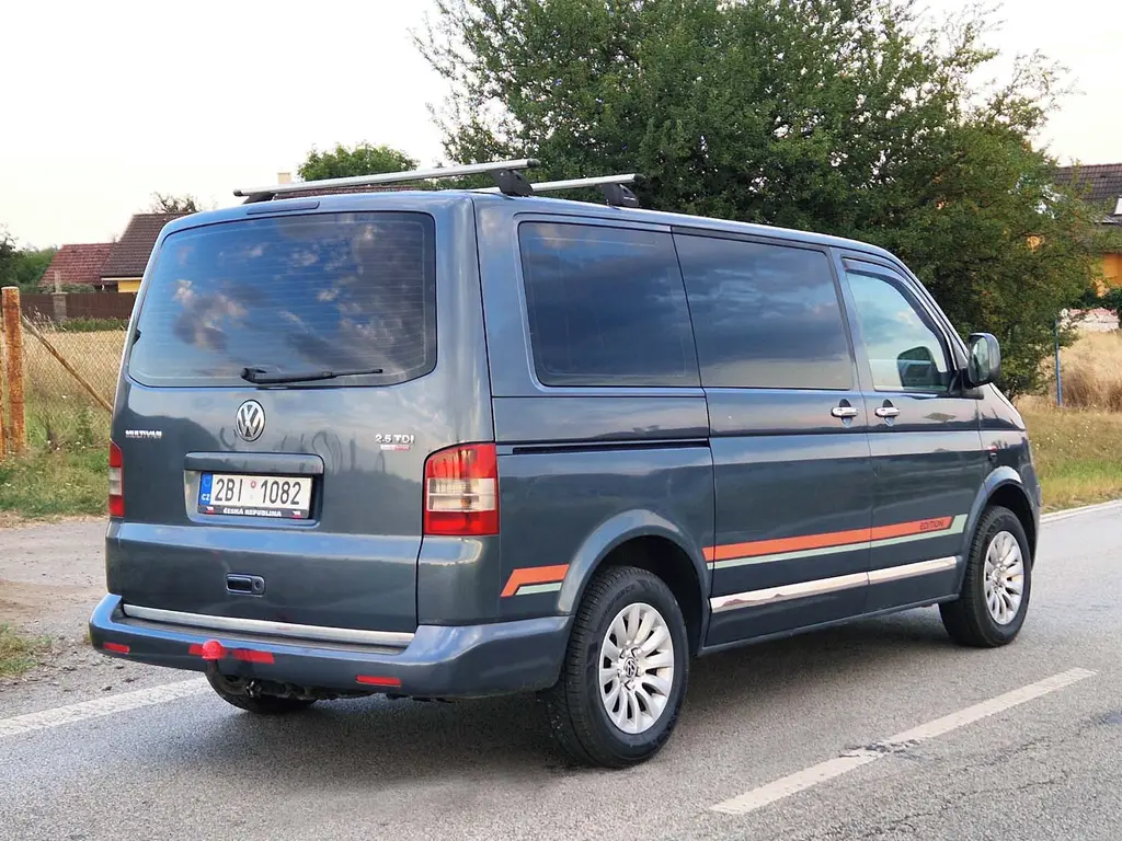 Volkswagen Multivan 2.5 TDI - fotka 5