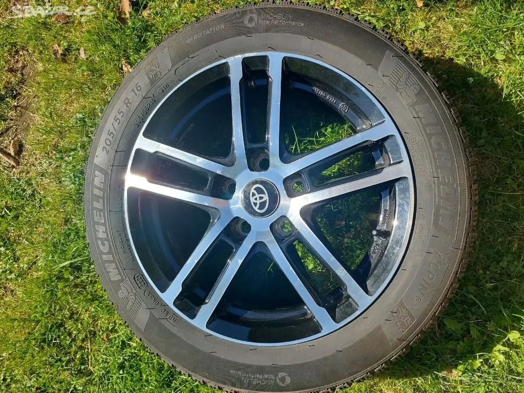 Toyota Corolla 1,8 TS Hybrid GR Sport - fotka 3