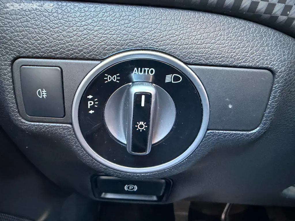 Mercedes-Benz Třídy A, 180i URBAN LED NAVI SERVISKA - fotka 2