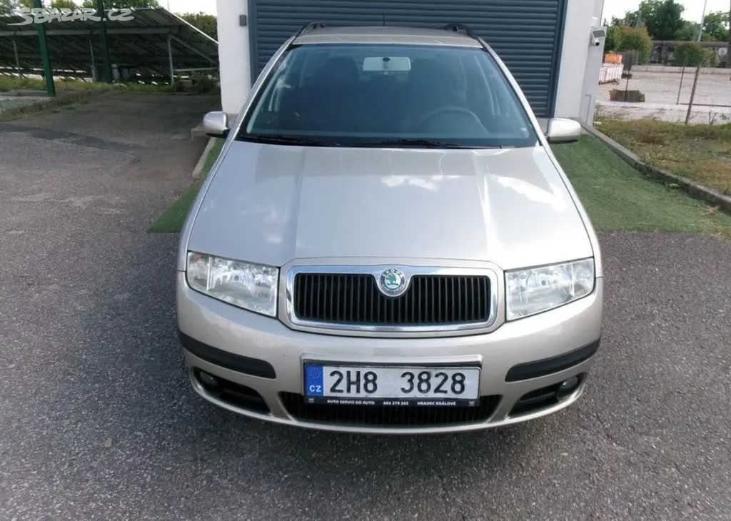 Škoda Fabia 1.2i12v CZ,2.maj. benzín manuální - fotka 2