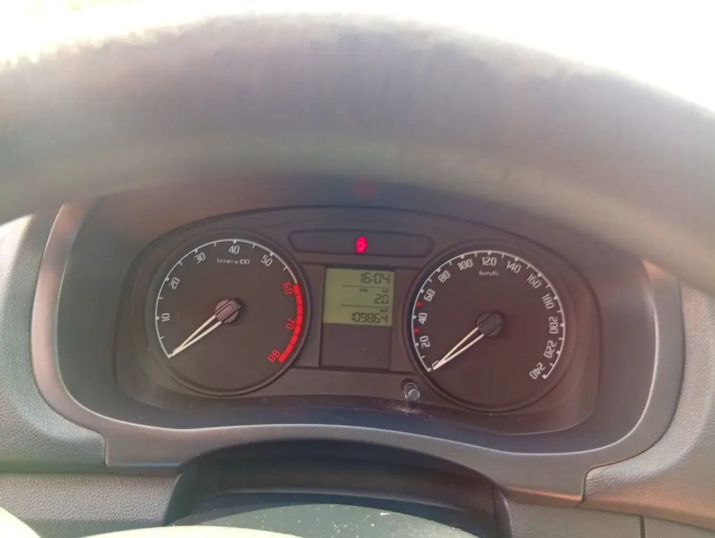 Škoda Fabia 1,2 benzín 44kw-Nová TK 18.8.2026 - fotka 6