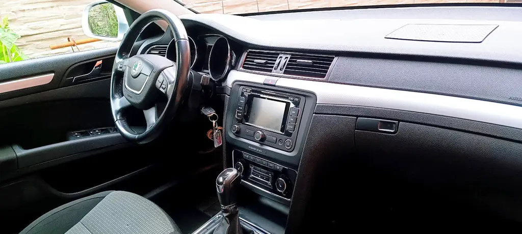 Škoda Superb II Combi 2.0 TDI CR (CFFB - fotka 3