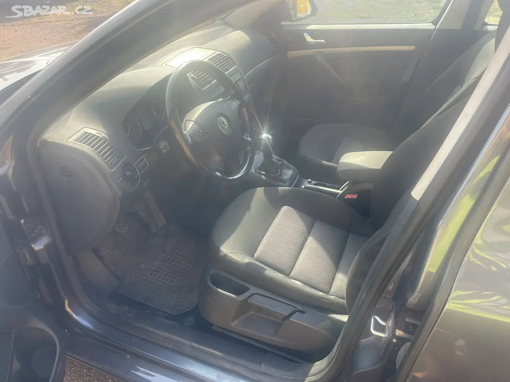 Škoda octavia combi 1.6 TDi - fotka 6
