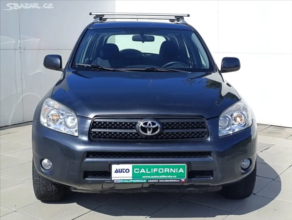 Toyota Rav4, 2,2 D-4D 4x4 Aut.klimatizace - fotka 3