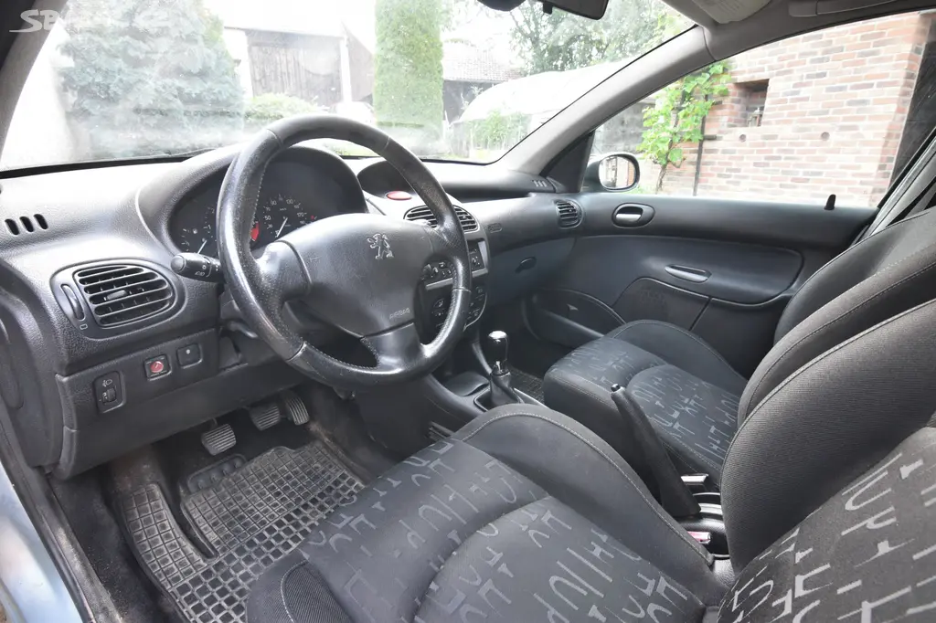 Peugeot 206 SW 2.0HDI 66kw 2002 253tkm - fotka 5