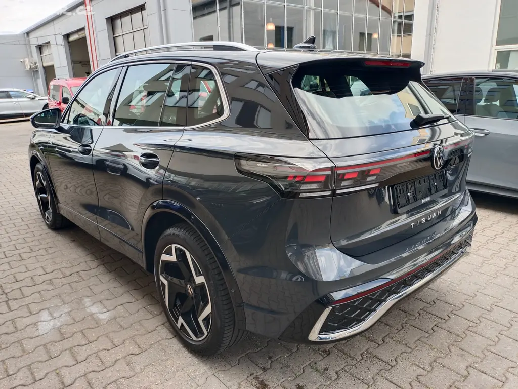 VW Tiguan R-Line 1.5 eTSI 110kW DSG 28tkm Tažné - fotka 3
