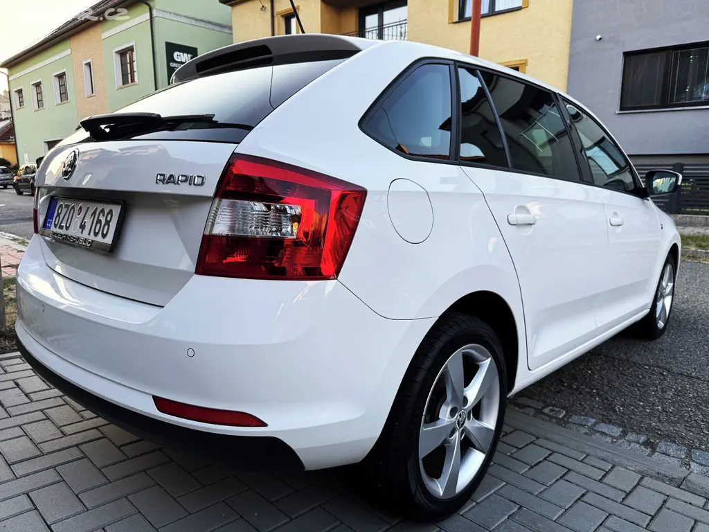 ŠKODA RAPID 1.2TSI KLIMA, ALU, VYHŘÍVANÁ SEDADLA, - fotka 5