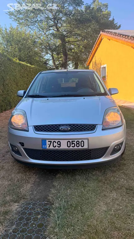 Ford Fiesta 1.2 benzín, 55 kW, [telefon skryt] km - fotka 2