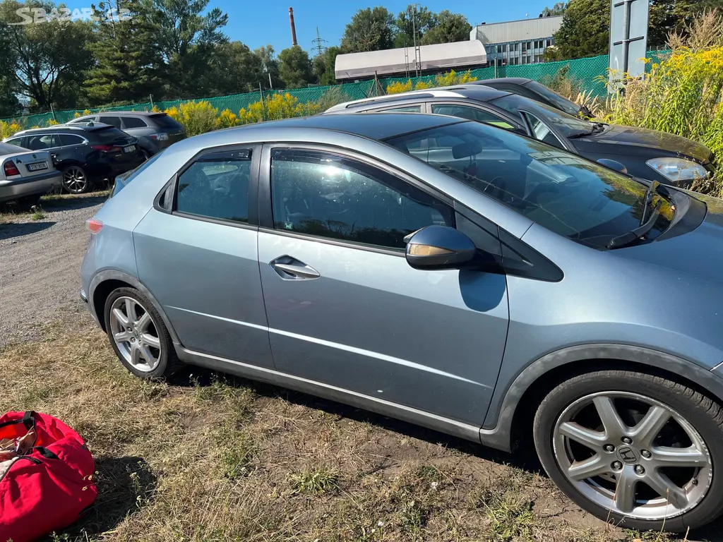 Honda Civic 8G 1.8 i-VTEC (2006) - STK do 04/2028 - fotka 5