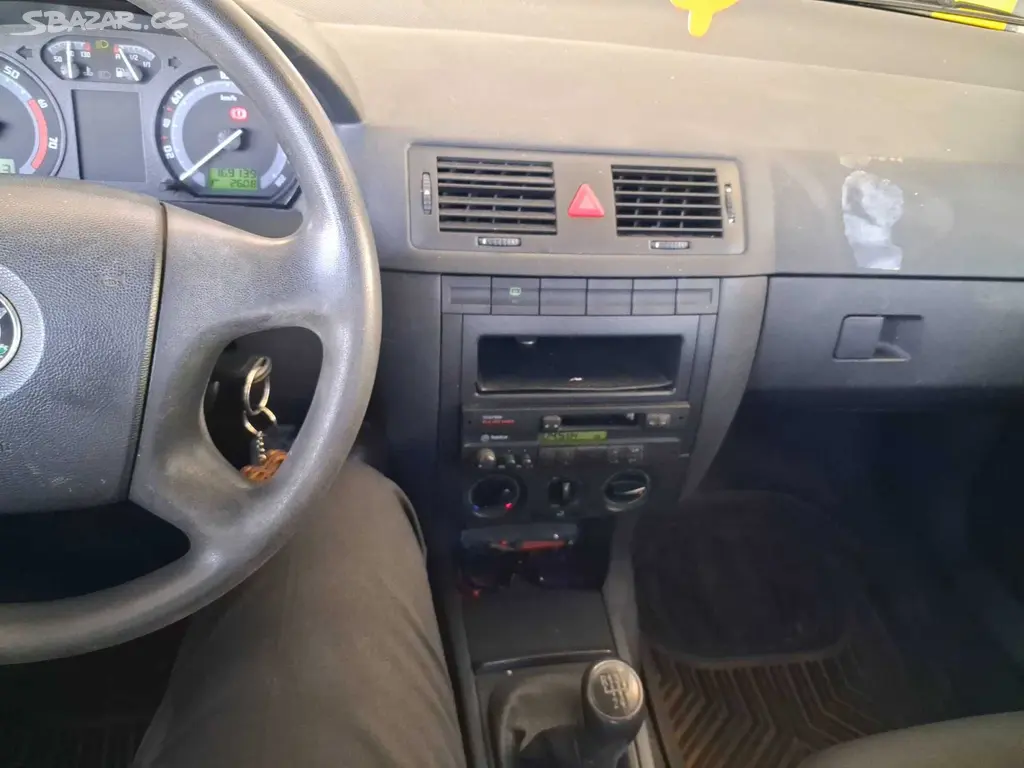 Škoda Fabia, 1.2, rezervace - fotka 3