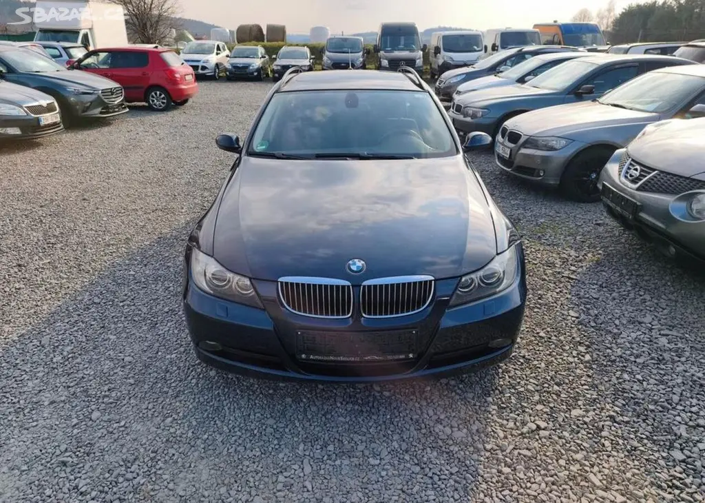 BMW Řada 3 325Xi Mauál, Výhřevy, Panorama benzín - fotka 4