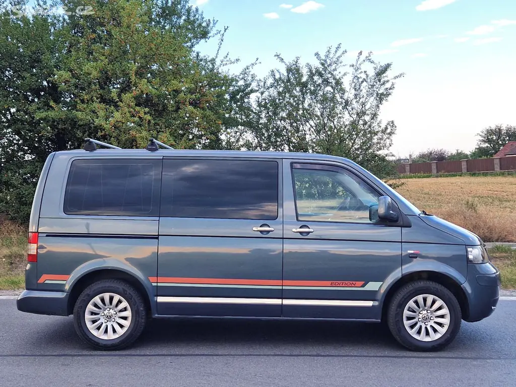 Volkswagen Multivan 2.5 TDI - fotka 4