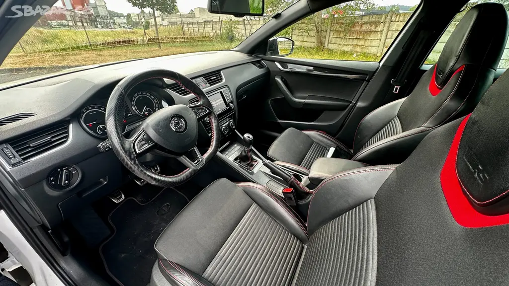 ŠKODA OCTAVIA 2.0 TDI RS - fotka 5