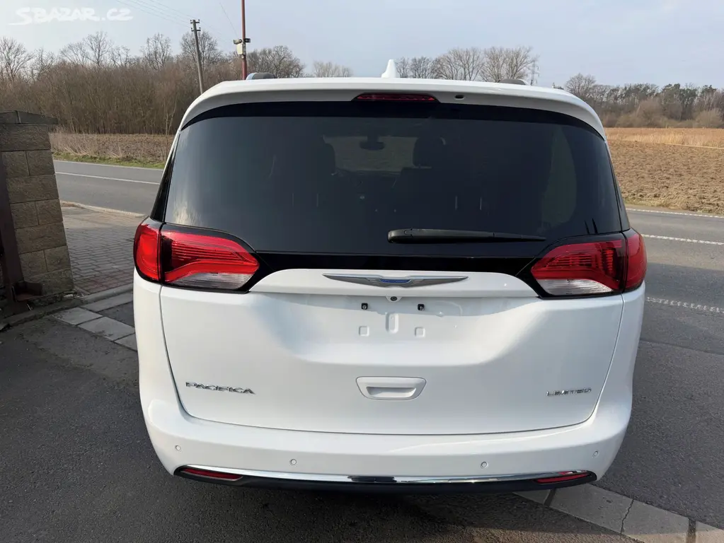 Chrysler Pacifica 3,6 RU Panorama Limited 2018 DPH - fotka 5