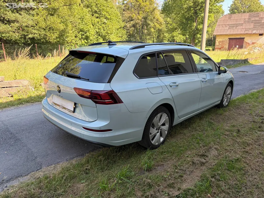 Volkswagen Golf 1,5 TSI 110kw 1.maj ČR TOP STAV - fotka 3