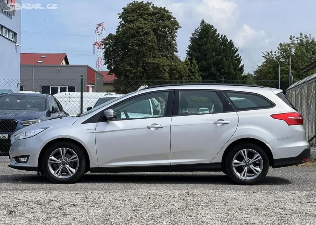 Ford Focus 1.6i 77kw KLIMA ALU PŮVOD ČR manuální - fotka 4