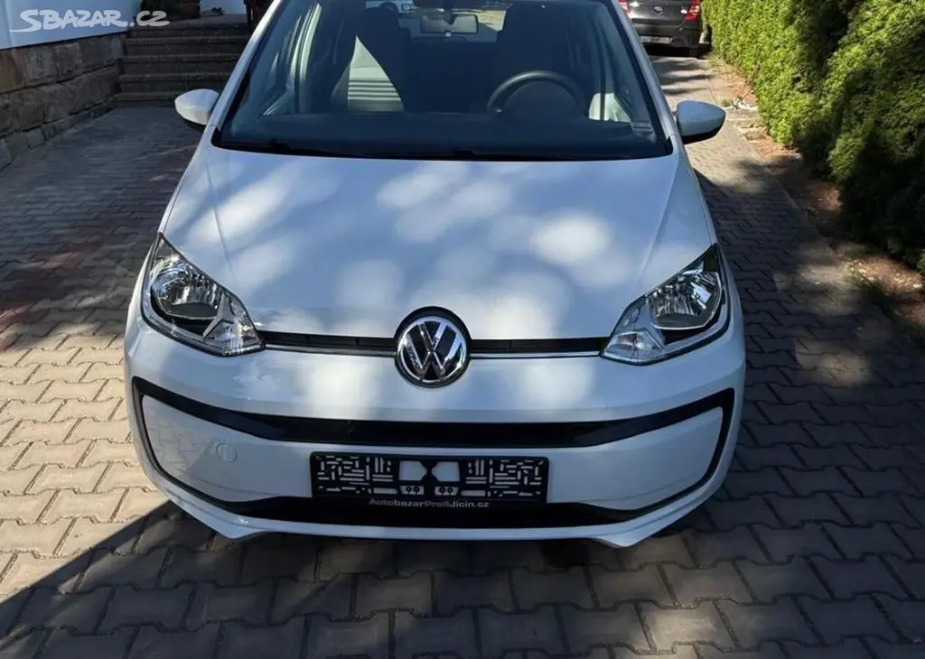Volkswagen Up 1,0 i pravidelný servis,1 Maji - fotka 4