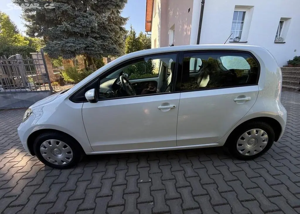 Volkswagen Up 1,0 i pravidelný servis,1 Maji - fotka 5