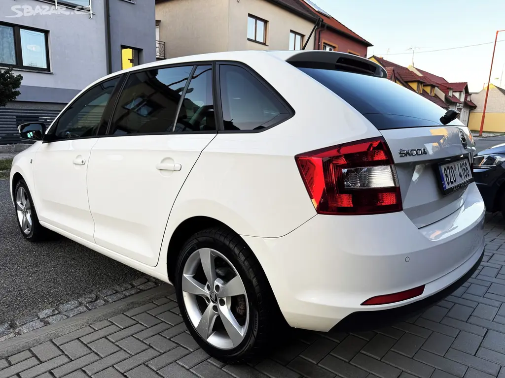 ŠKODA RAPID 1.2TSI KLIMA, ALU, VYHŘÍVANÁ SEDADLA, - fotka 6