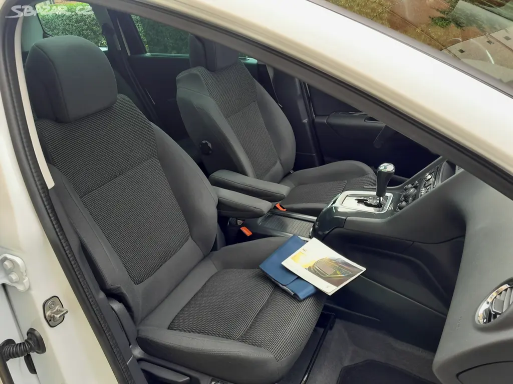 Peugeot 5008 2,0HDI 120KW AT Allure - fotka 6