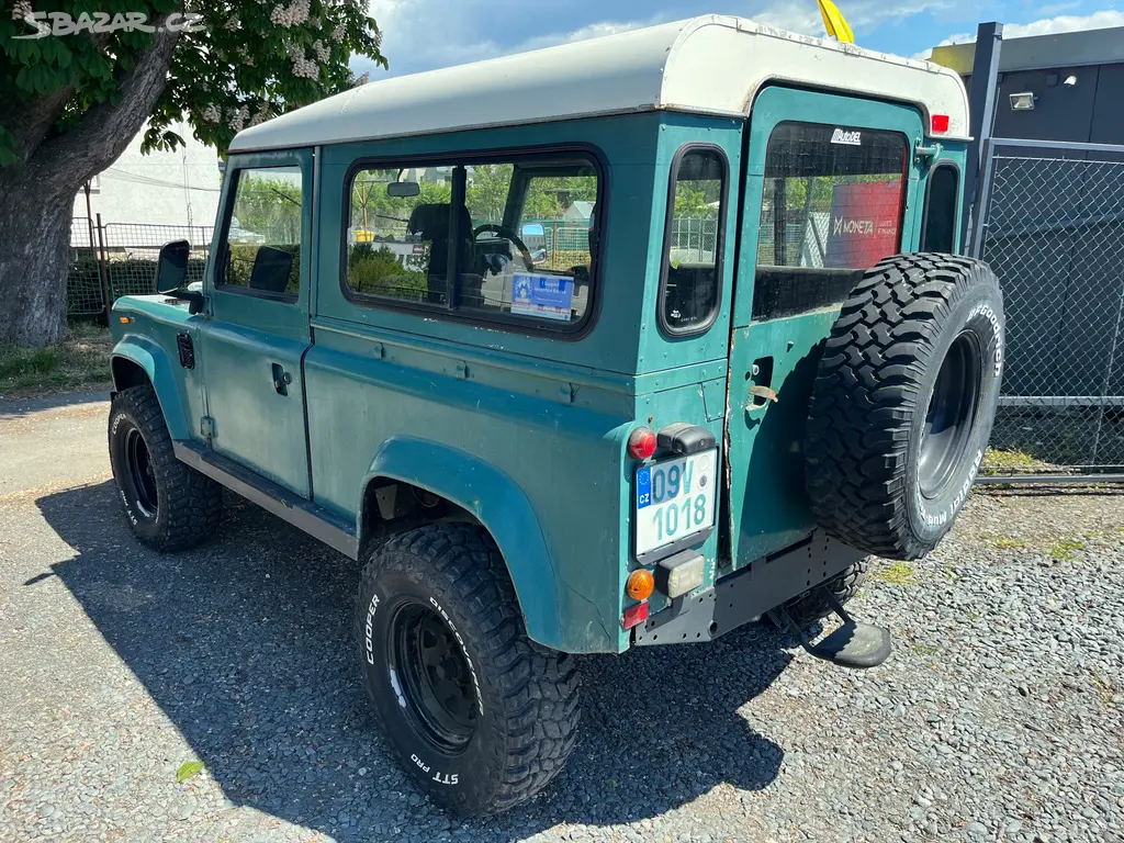 Land Rover Defender 2,5 d 83kW LR 90 7 míst - fotka 3