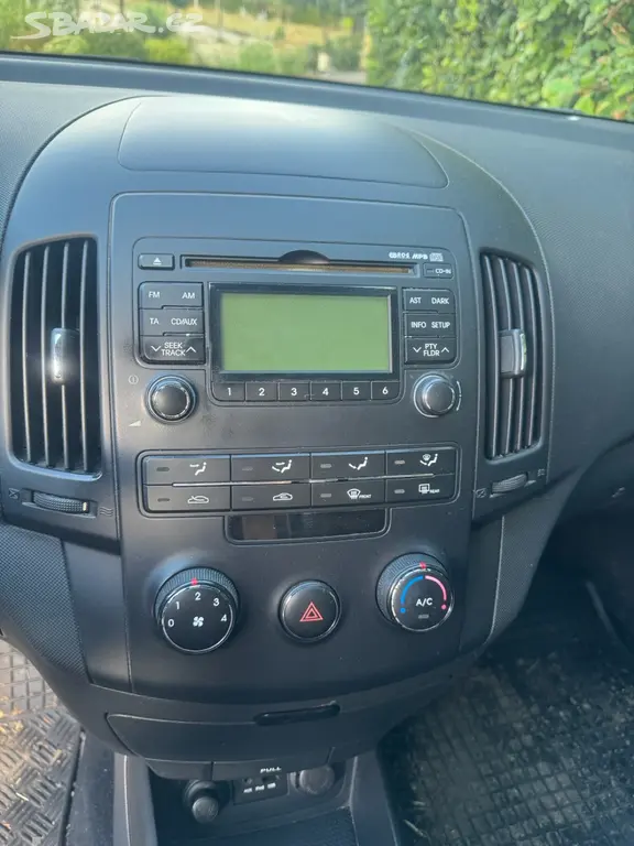 Hyundai i30 1.4 80kW 2010 - fotka 5