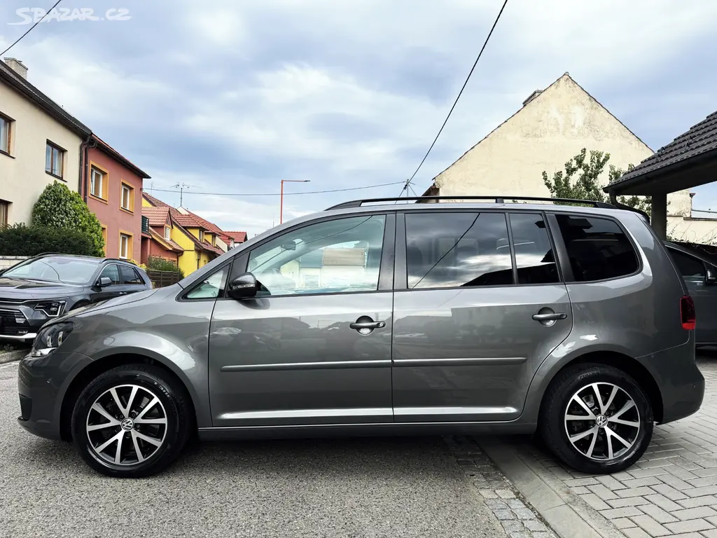 VOLKSWAGEN TOURAN 2.0TDI 7-MÍST,AUT.KLIMA,ALU.KOLA - fotka 4