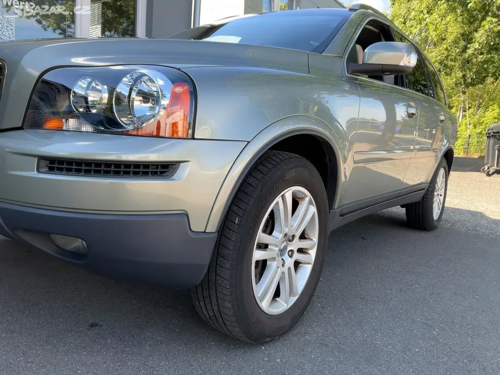 Volvo XC90 2.4 D5 136kW,Manuál,7.Míst,1.Maj.Šíbr. - fotka 2